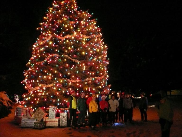 Fort Collins Running Club members by a lighted tree outside of Woodward Governor during December 2007 at night.